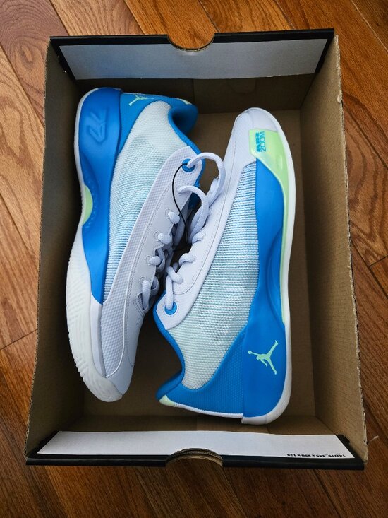 Jordan Luka .77 Football Grey Vapor Green HF0806 002 Men\'s Basketball 11.5 main image 5